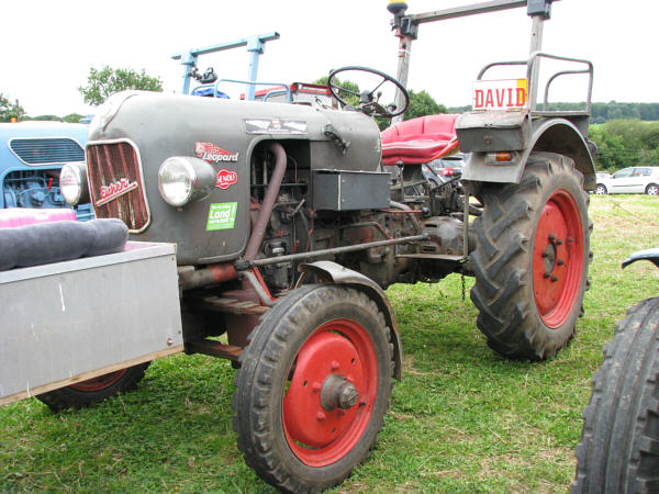 Eicher Leopard EM100 01m