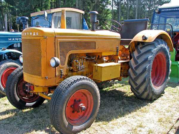 Hanomag Robust 800 01m