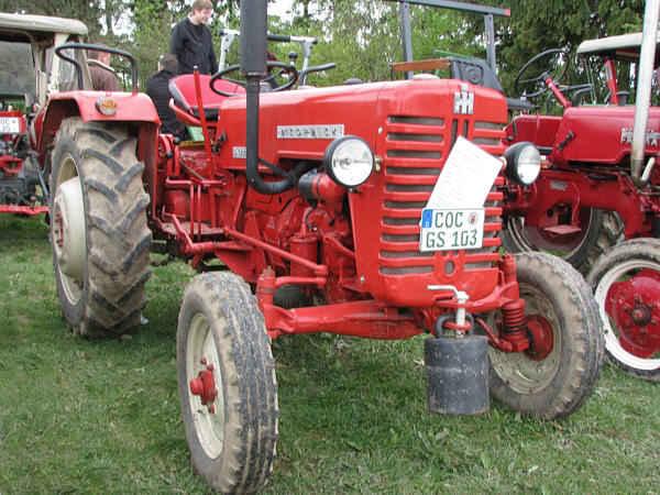 IHC McCormick D-322 1m