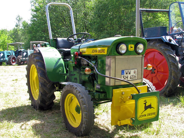 John Deere 820V 01m