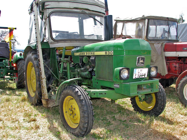 John Deere 830 01m