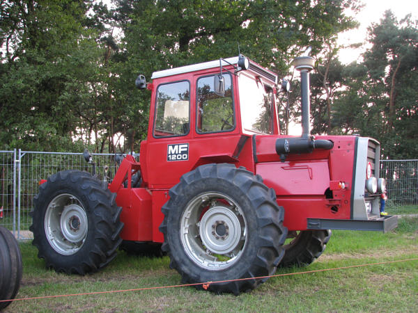 Massey Ferguson MF1200 01m