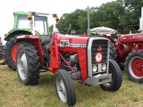 Massey Ferguson MF245 01m