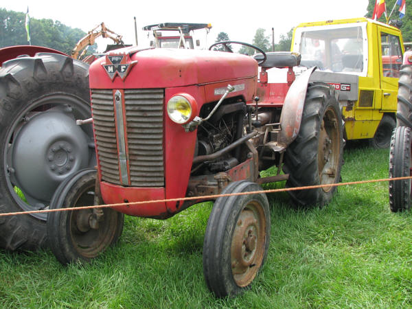 Massey Ferguson MF825 01m