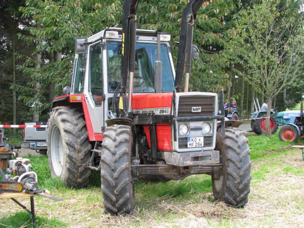 Youngtimer Traktor: Massey Ferguson MF 284S für 8.211 Euro