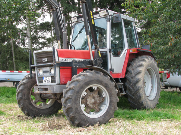 Youngtimer Traktor: Massey Ferguson MF 284S für 8.211 Euro