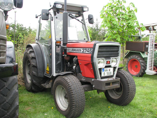 Massey Ferguson MF374S 01m