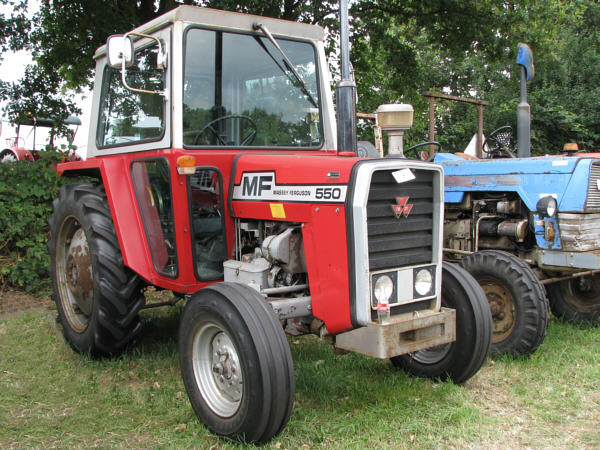 Massey Ferguson MF550 01m