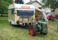 Holder mit Wohnwagen