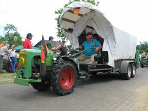 Holder mit Doppelachs-Anhnger