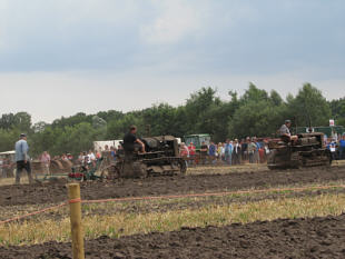 Nordhorn Pflgen mit Raupen