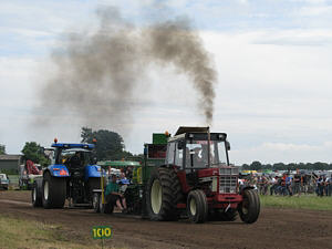 Traktorpulling mit Rauch